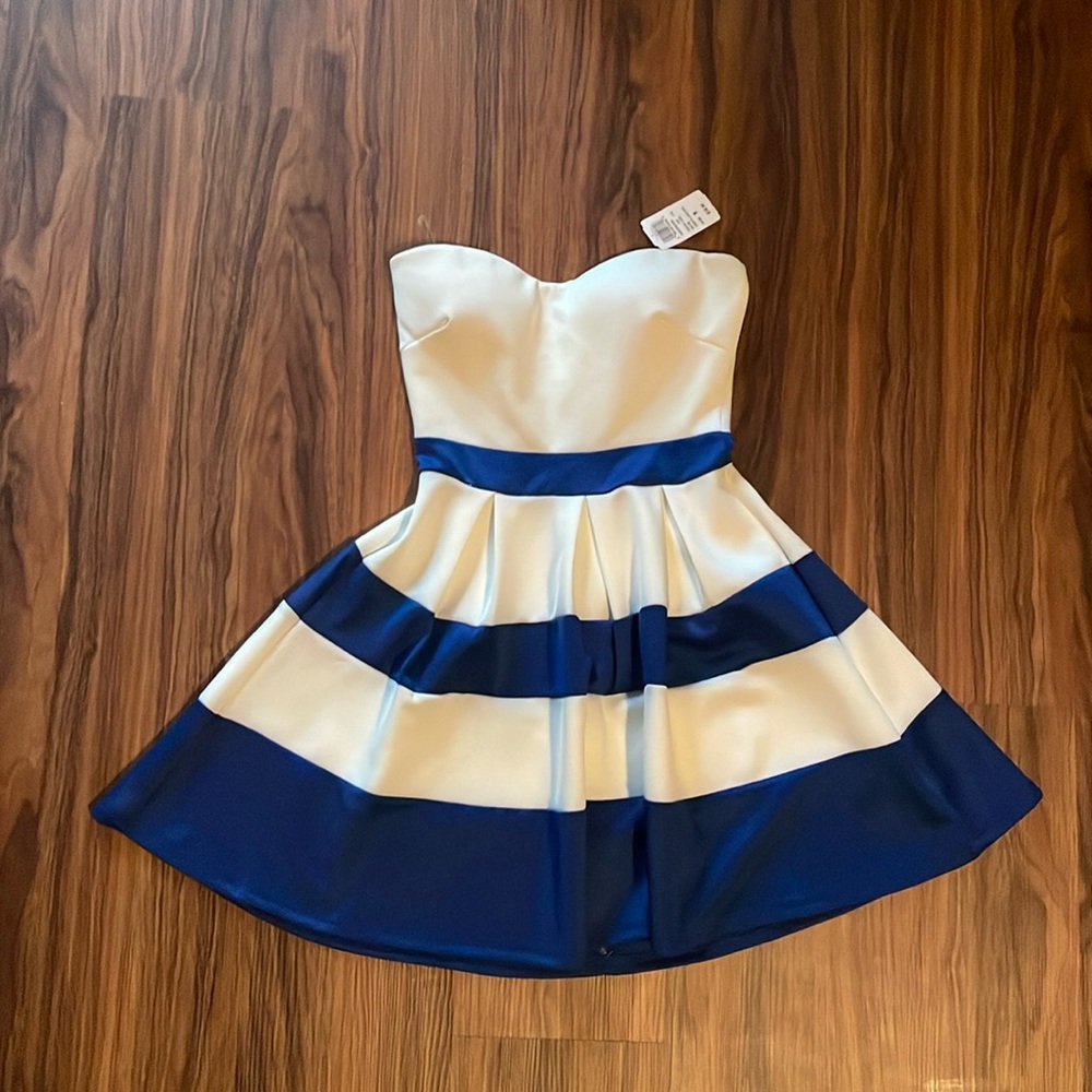 Windsor Size: SM blue and white dress. New with tags